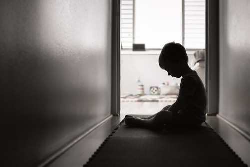 Descubre cómo detectar la depresión infantil – Adeslas Salud y Bienestar