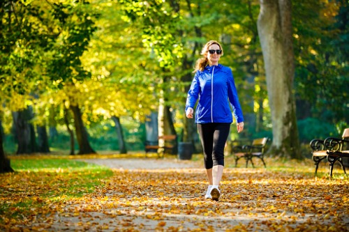 Descubre los beneficios de caminar para tu salud – Adeslas Salud y Bienestar