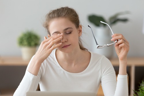 Descubre los síntomas y causas del ojo seco – Adeslas Salud y Bienestar